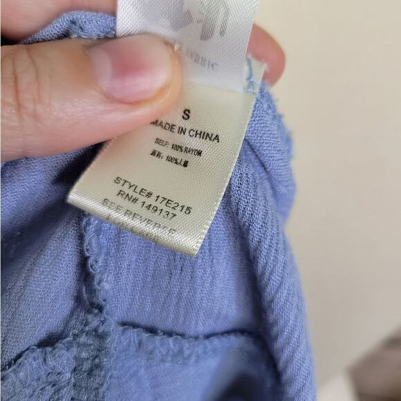 ONETHELAND Blue Off Shoulder Key Hole Back Embroidered Shoulder Top Small - Picture 8 of 9